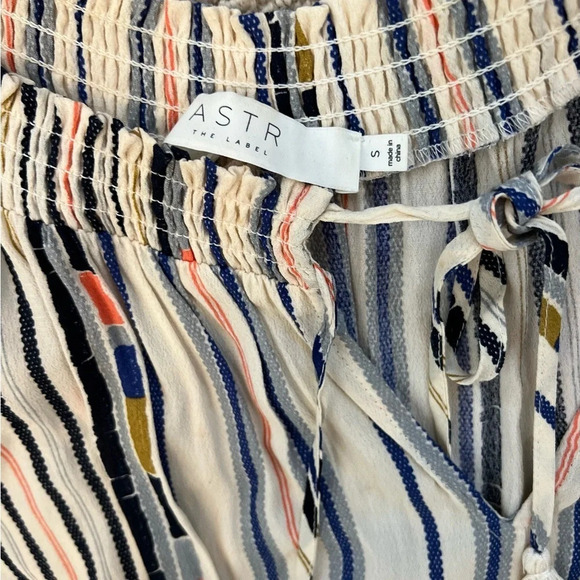 ASTR the Label off the shoulder tiered ruffle tassel dress size small like new - Picture 7 of 8